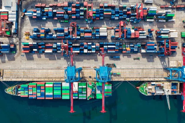 port z kontenerami morskimi