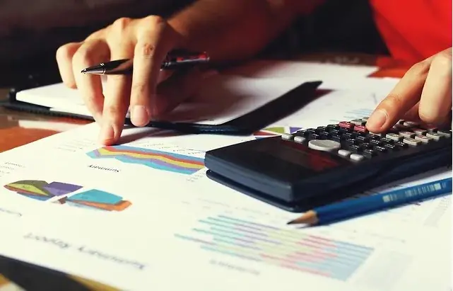 redukcja-kosztow-obslugi-placowej-czyli-outsourcing-kadr-i-plac-dlaczego-zyskuje-taka-popularnosc